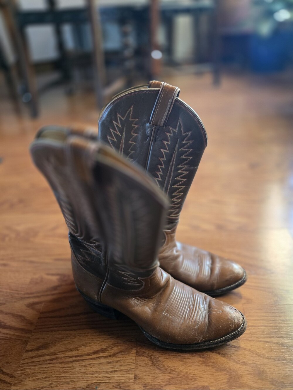 Classic Western Cowboy Boots in Brown Vintage Tony Llama 10.5 M